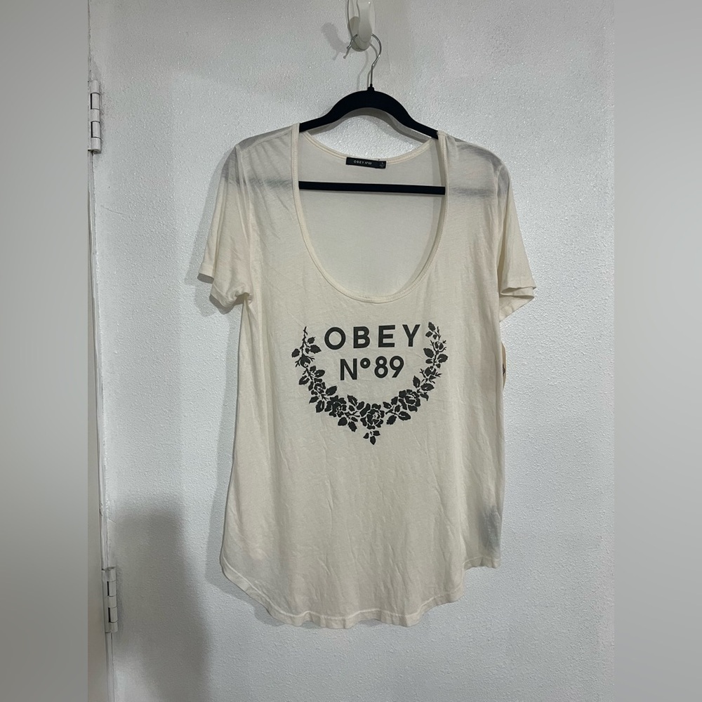 Obey assorted woman Tee Sz L NWT Off white